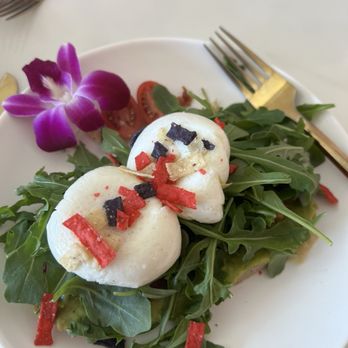 Chant’el Cafe - Avocado toast with eggs - Cafes Near Me - Folsom, California Chant’el Cafe - Avocado toast with eggs - Cafes Near Me - Folsom, California