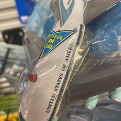 Hudson News - United States of America toy plane