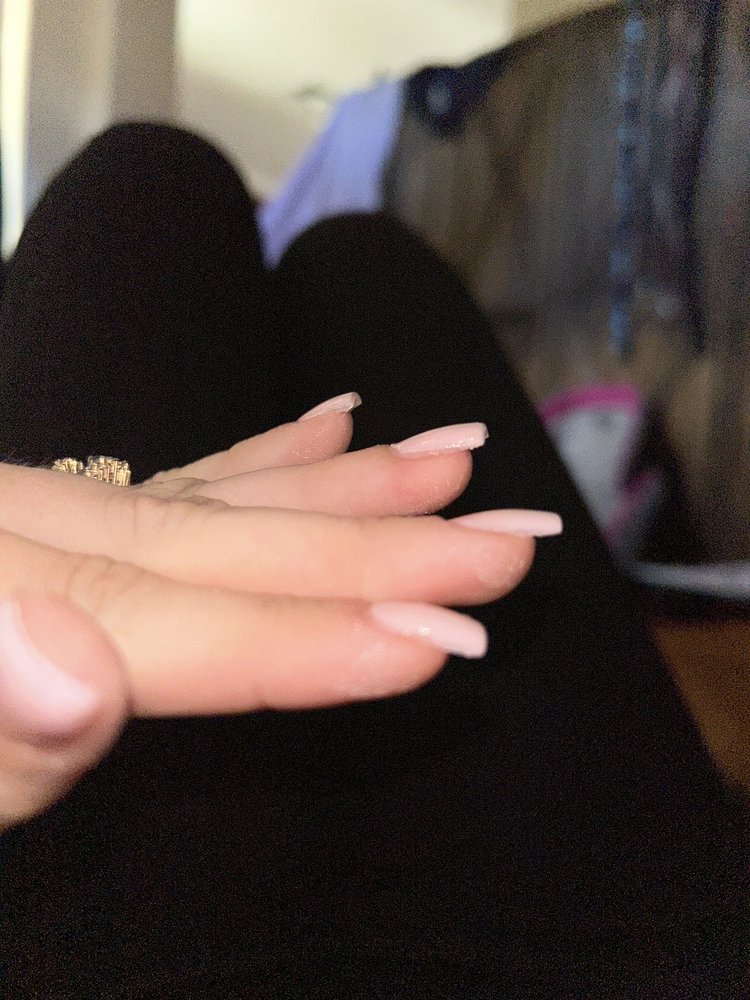 Luxury Nails & Spa Logo