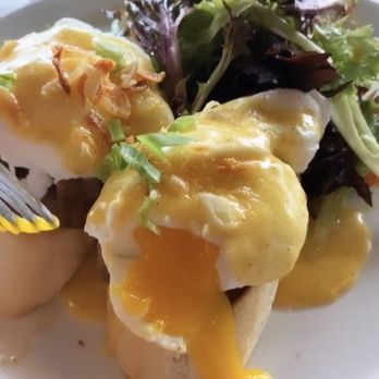 Egghead Cafe - Pork belly Benedict - Coffee & Tea Near Me - Honolulu, Hawaii
