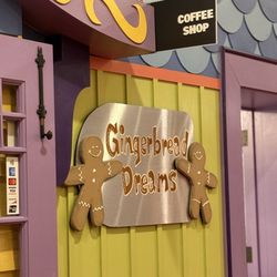Gingerbread Dreams - Entrance.