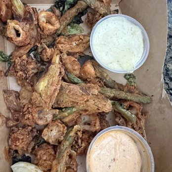 Alfredo's Italian Restaurant - Skinny calamari. You can barely taste the flavor of meat.  Sure to taste the greasy bread dough. - Italian Near Me - Petaluma, California