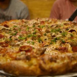 Empire Village Inn - Deluxe pizza