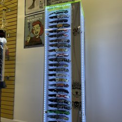 Fumo Vapes - Tactical knives