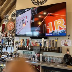 Willie’s Hot Chicken - Bar area
