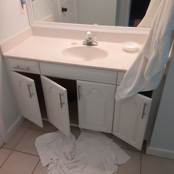 Outer Banks Blue Realty Services - gross bathroom - Vacation Rental Agents Near Me - Kitty Hawk, North Carolina
