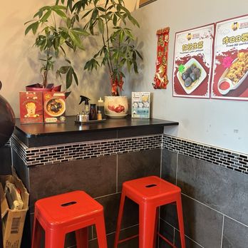 Maxi’s Noodle 2 - Cute cozy corner option for friends, lovers, etc. - Noodles Near Me - Flushing, New York