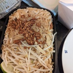 Chicken Pad Thai Chicken Pad Thai