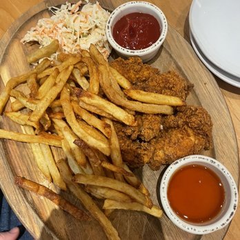 Kitchen Social - Crispy Chicken Platter - Cocktail Bars Near Me - Columbus, Ohio Kitchen Social - Crispy Chicken Platter - Cocktail Bars Near Me - Columbus, Ohio