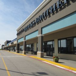 Outlets & Marketplace Williamsburg - Brooks Brothers, Christopher & Banks