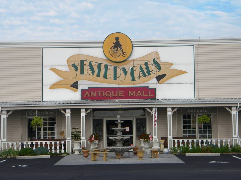 YESTERYEARS ANTIQUE MALL Updated August 2024 105 N 20th St, Ozark