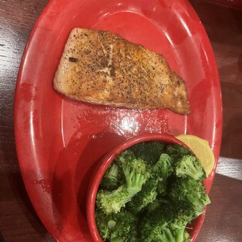 Drake's Murfreesboro - Salmon and broccoli   Very good, perfect salmon and great broccoli - Burgers Near Me - Murfreesboro, Tennessee