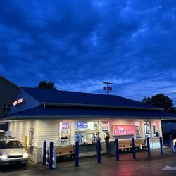 Meadows Original Frozen Custard - Nostalgic and beautiful