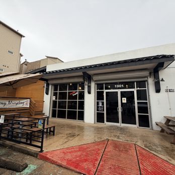 Xiaolong Dumpling - Patio and front of the building - Szechuan Near Me - Houston, Texas