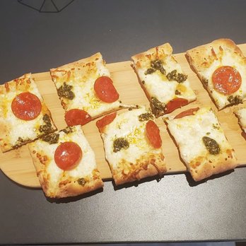 KC Wineworks - Flatbread - Wine Tasting Room Near Me - Kansas City, Missouri