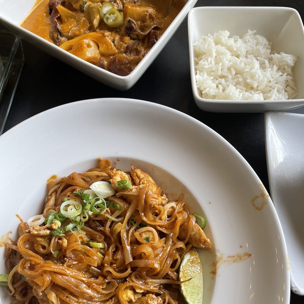 Thai Talay - Pad Thai and curry Roasted Duck Curry - Thai Near Me - Westchester, California