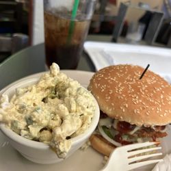 Gray Goat Bar and Grill - Bbq western burger