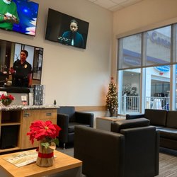 Northside Honda - Service waiting area.