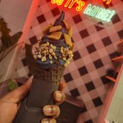 Kiki n Cream w/Almonds & cinnamon toast crunch