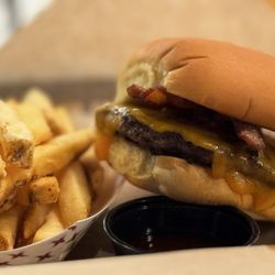 Made Of Kansas City - Bacon cheeseburger