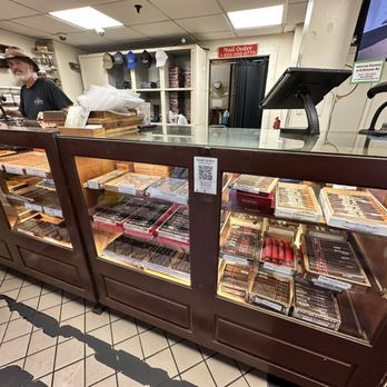 tobacco shop new orleans - Pipes - Vaporizers - Cigars Tobacco shop hi-res stock photography