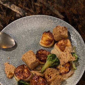 XO Restaurant - Scallops, fennel creme and beet bread - Asian Fusion Near Me - Honolulu, Hawaii XO Restaurant - Scallops, fennel creme and beet bread - Asian Fusion Near Me - Honolulu, Hawaii
