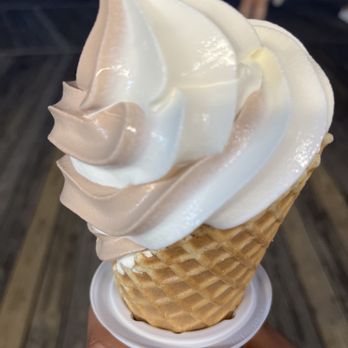 Starkey's Funnel Cake Factory - Swirl chocolate vanilla frozen yogurt - Desserts Near Me - Rehoboth Beach, Delaware Starkey's Funnel Cake Factory - Swirl chocolate vanilla frozen yogurt - Desserts Near Me - Rehoboth Beach, Delaware