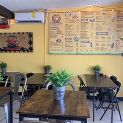 El Croissant Bistro & Cafe - Inside seating