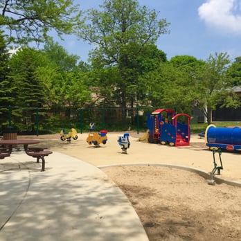 Friends Park - Playgrounds Near Me - Glencoe, Illinois