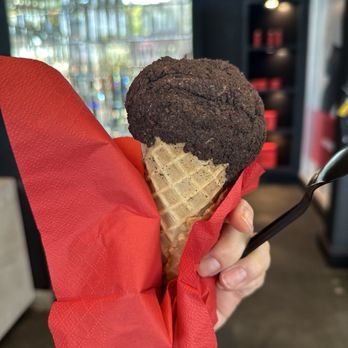 Urban Dessert Lab - Mint chocolate in waffle cone - Desserts Near Me - West Hollywood, California Urban Dessert Lab - Mint chocolate in waffle cone - Desserts Near Me - West Hollywood, California