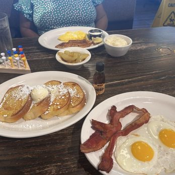 Cracker Barrel Old Country Store - Mama's Breakfast and Uncle Herschel's Favorite Breakfast - Breakfast & Brunch Near Me - Pembroke Pines, Florida