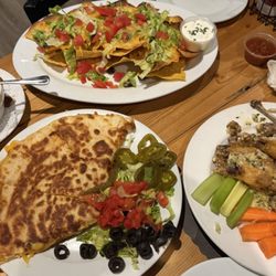 Loaded Nachos (chili on the side), chicken quesadilla, and garlic parm wings!