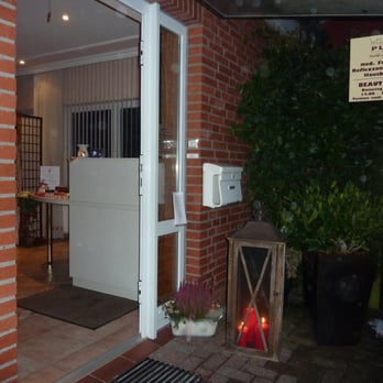Wellness Plus - Entree auch abends gemütlich anzusehen - Beauty & Spas Near Me - Elmshorn, HH Wellness Plus - Entree auch abends gemütlich anzusehen - Beauty & Spas Near Me - Elmshorn, HH