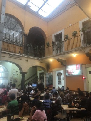 El Patio y las Ranas by null
