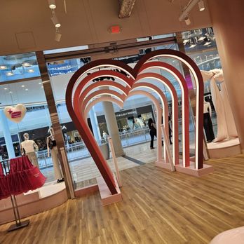 Edikted - Women's Clothing Near Me - Bloomington, Minnesota
