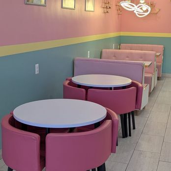Vivi Bubble Tea Vienna - Tables - Bubble Tea Near Me - Vienna, Virginia