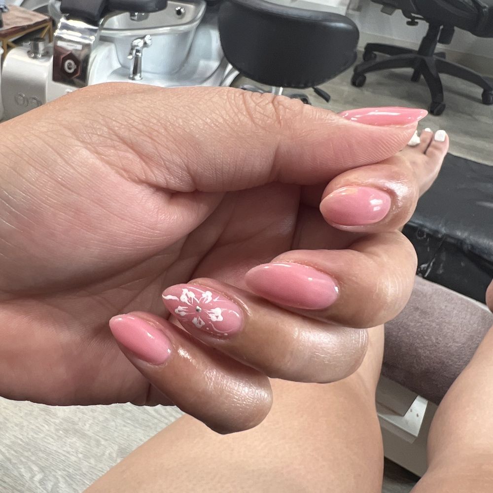 Cutie Nails - Nail Salons Near Me - Chula Vista, California