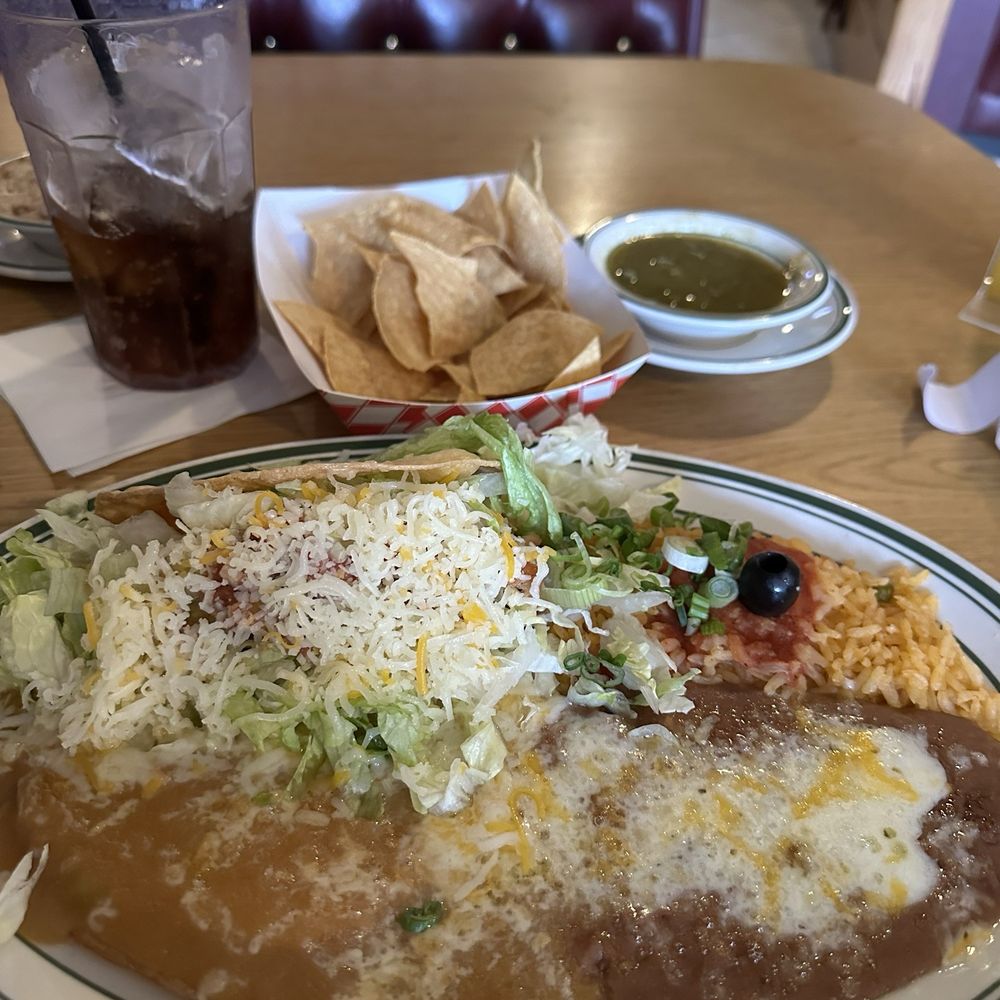 The Granada Restaurant - Chicken taco plate, the best green salsa too - Mexican Near Me - Burbank, California The Granada Restaurant - Chicken taco plate, the best green salsa too - Mexican Near Me - Burbank, California