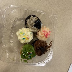 Sugar Spoon Bake Shop - Mini cupcakes