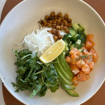 Otreat - Salmón Poke Bowl - Bistros Near Me - Langley, British Columbia Otreat - Salmón Poke Bowl - Bistros Near Me - Langley, British Columbia