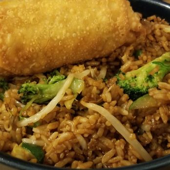 China Fast Wok - Vegetable Fried Rice w/ a Vegetable Egg Roll - Chinese Near Me - Chicago, Illinois