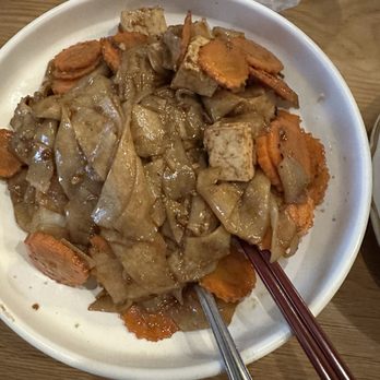 Daisy Mint - Pad See Ew: Tofu, no eggs, no broccoli substitute carrots - Thai Near Me - Pasadena, California