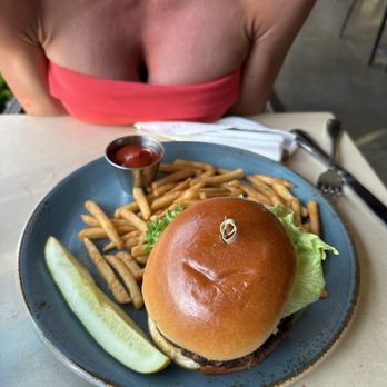 Holoholo Grill - Holoholo burger - Hawaiian Near Me - Koloa, Hawaii