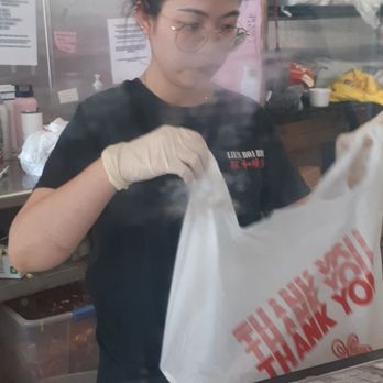 Lien Hoa BBQ Deli - Staff with out facemask ,handling food to go - Chinese Near Me - Westminster, California Lien Hoa BBQ Deli - Staff with out facemask ,handling food to go - Chinese Near Me - Westminster, California