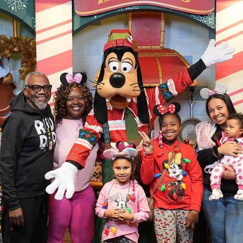 Goofy's Kitchen - My family had an amazing time celebrating my bonus daughter's birthday! - American Near Me - Anaheim, California Goofy's Kitchen - My family had an amazing time celebrating my bonus daughter's birthday! - American Near Me - Anaheim, California
