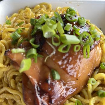 Da Kitchen Maui - Garlic Fried Noodles - Hawaiian Near Me - Kihei, Hawaii Da Kitchen Maui - Garlic Fried Noodles - Hawaiian Near Me - Kihei, Hawaii