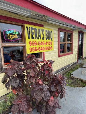 Vera's Backyard Bar-B-Que by null