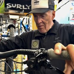 2 Bici Bicycle Shop - Ari, a mechanic with over 35 years of bike shop experience. Not a lot of dudes like this left in the business.
