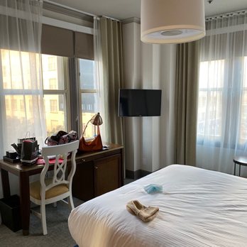 Warwick San Francisco - Hotel room - Hotels Near Me - San Francisco, California