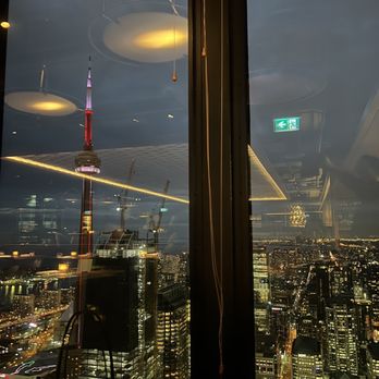 Canoe - Windows overlooking downtown Toronto skyline - Canadian (New) Near Me - Toronto, Ontario Canoe - Windows overlooking downtown Toronto skyline - Canadian (New) Near Me - Toronto, Ontario